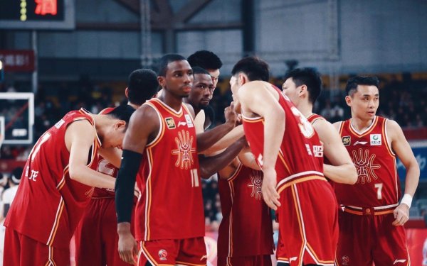 财富策略 4年合同缩水！广东旧将1年0出场，被刘传兴抢位置，杜锋有眼光